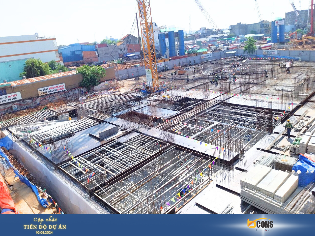 Thi công ván khuôn dầm sàn tầng 1 Tháp A